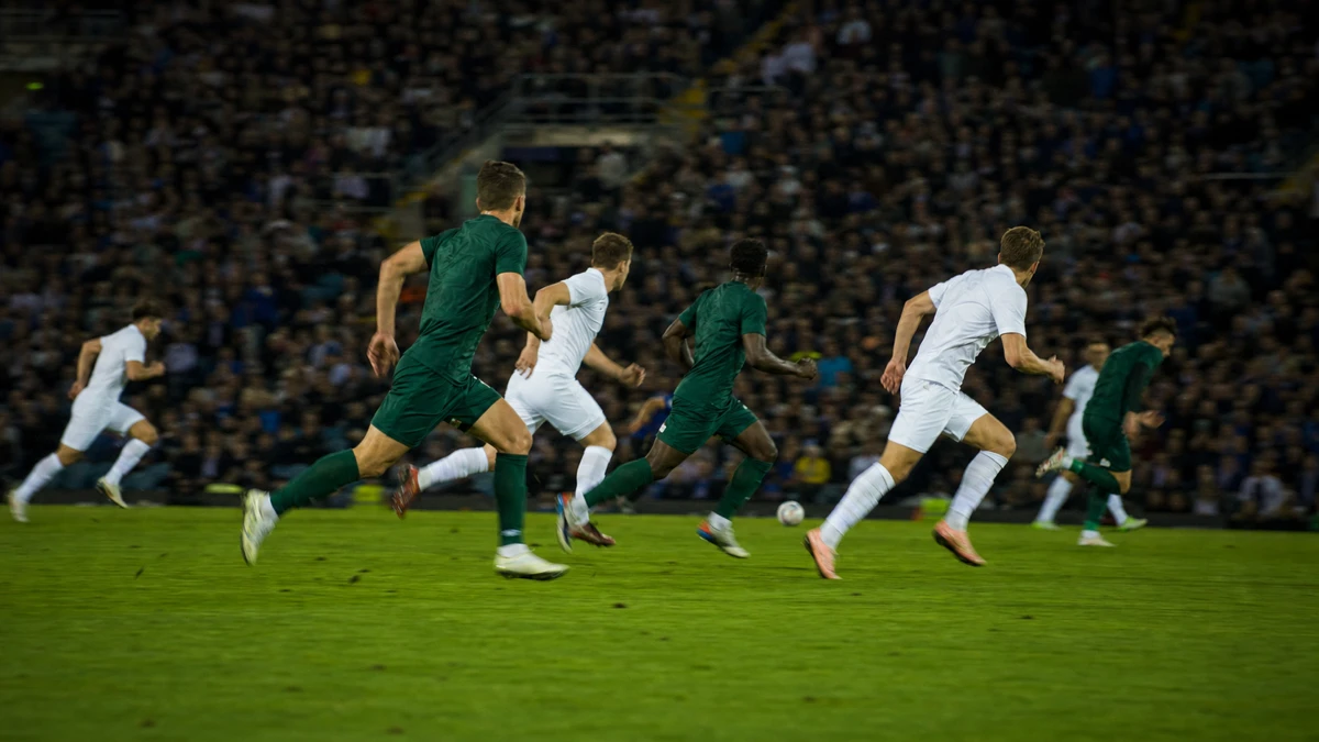 Spelmoment från en fotbollsmatch i Championship.